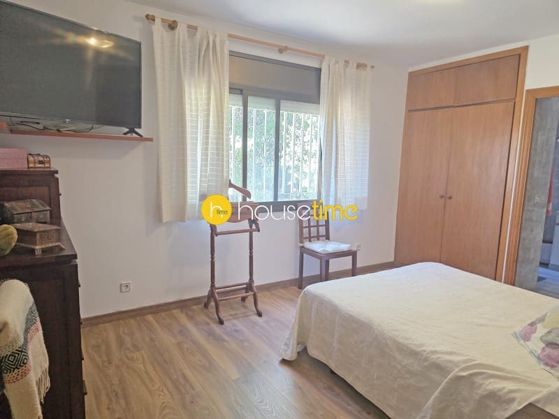 3 bedroom Villa for sale in La Roca del Valles with garage - € 467,000 (Ref: 10102464)