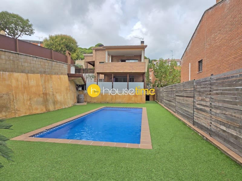 8 bedroom Villa for sale in Mataro with pool garage - € 1,037,000 (Ref: 10129299)