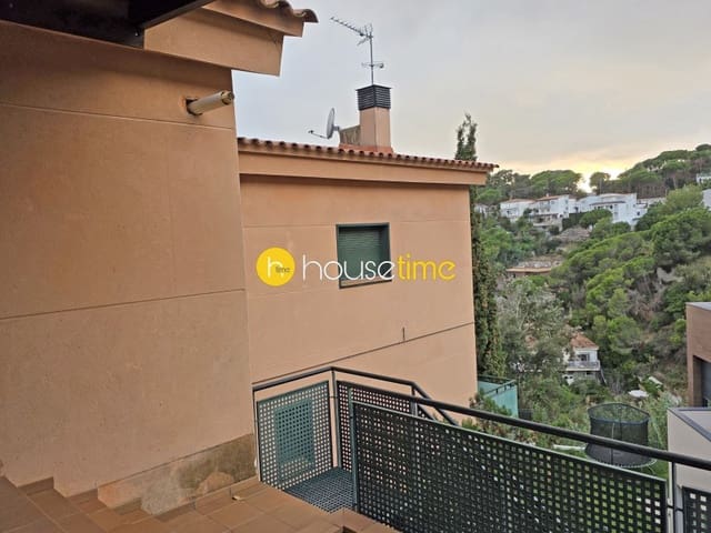 5 bedroom Villa for sale in Roca Grossa, Lloret de Mar with pool garage - € 685,000 (Ref: 10171452)
