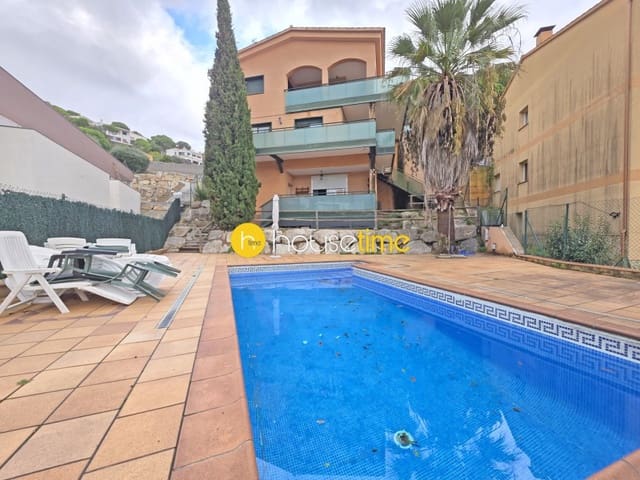 5 bedroom Villa for sale in Roca Grossa, Lloret de Mar with pool garage - € 685,000 (Ref: 10171452)