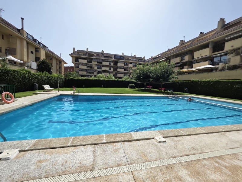 Apartamento de 4 habitaciones en Vilassar de Mar en alquiler con piscina garaje - 1.800 € (Ref: 10173732)