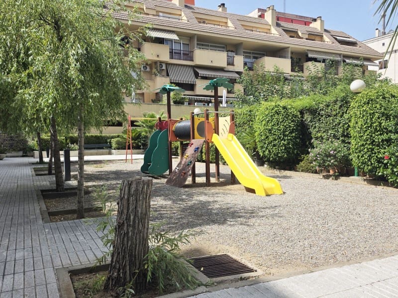 Apartamento de 4 habitaciones en Vilassar de Mar en alquiler con piscina garaje - 1.800 € (Ref: 10173732)