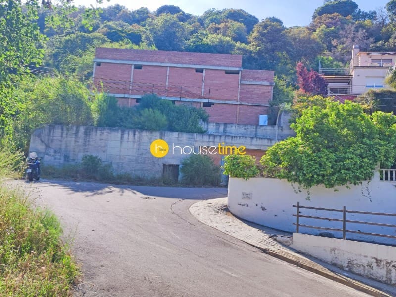 Chalet de 4 habitaciones en Alella en venta con garaje - 475.000 € (Ref: 9458626)