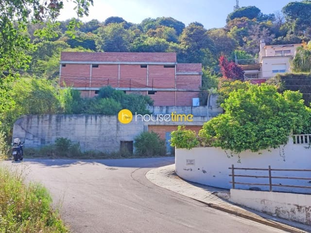 Chalet de 4 habitaciones en Alella en venta con garaje - 475.000 € (Ref: 9458626)