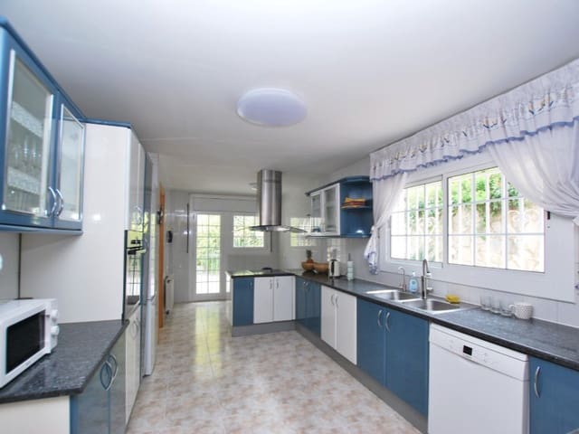 5 bedroom Villa for sale in Cabrils with garage - € 940,000 (Ref: 9458629)