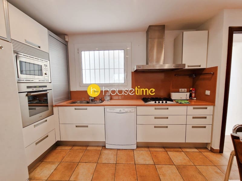 6 bedroom Villa for sale in Vilassar de Mar - € 825,000 (Ref: 9458633)