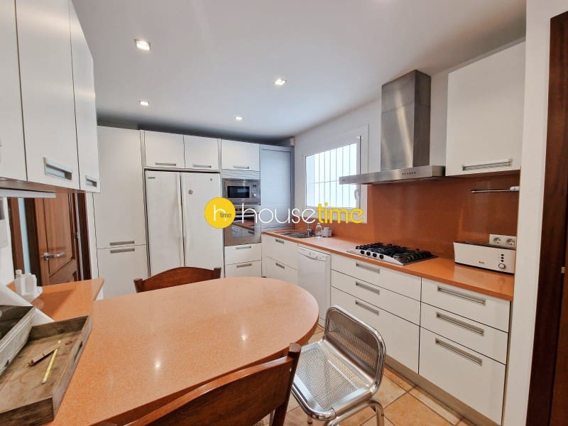 6 bedroom Villa for sale in Vilassar de Mar - € 825,000 (Ref: 9458633)