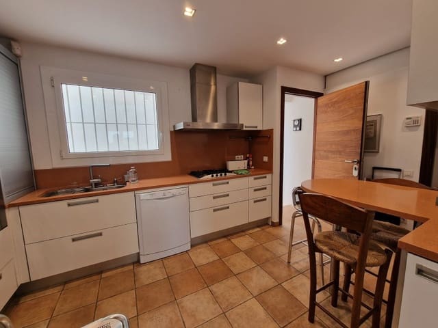 Chalet de 6 habitaciones en Vilassar de Mar en venta - 825.000 € (Ref: 9458633)