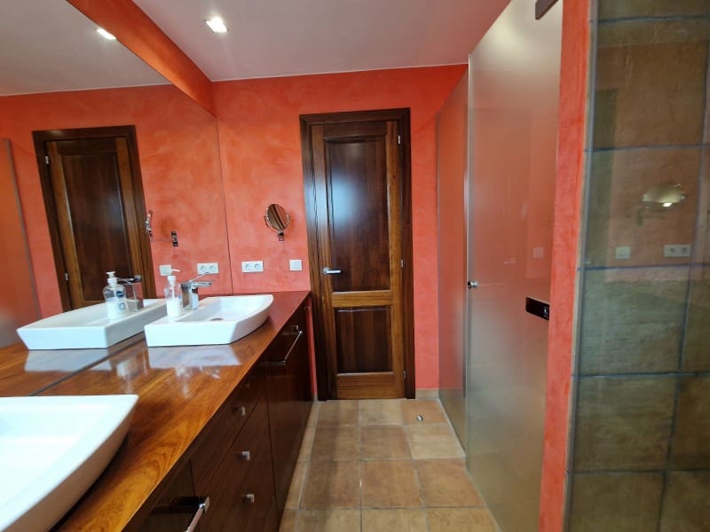 6 bedroom Villa for sale in Vilassar de Mar - € 825,000 (Ref: 9458633)