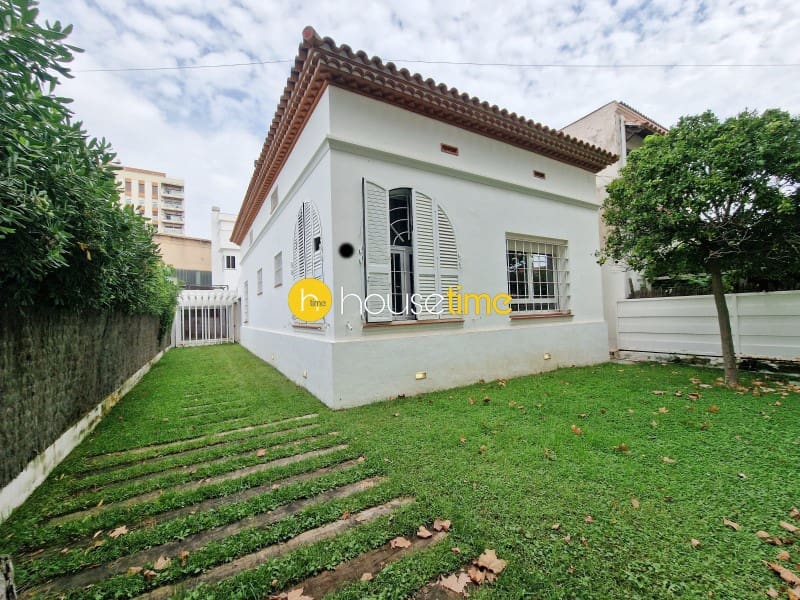 6 bedroom Villa for sale in Vilassar de Mar - € 825,000 (Ref: 9458633)