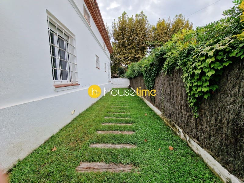 6 bedroom Villa for sale in Vilassar de Mar - € 825,000 (Ref: 9458633)