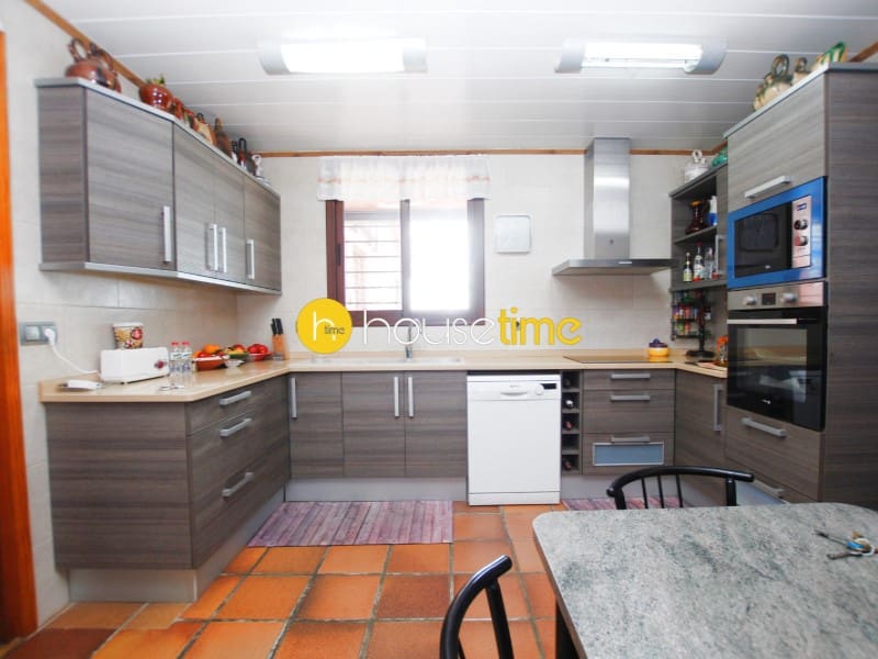 4 sovrum Villa till salu i Mataro - 820 000 € (Ref: 9458635)