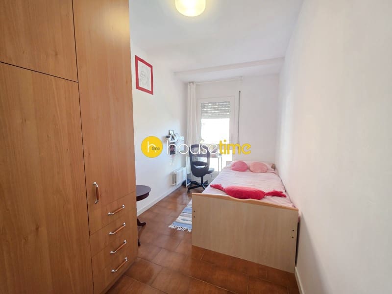 3 makuuhuone Asunto myytävänä paikassa Premia de Mar mukana 
autotalli - 395 000 € (Ref: 9475001)