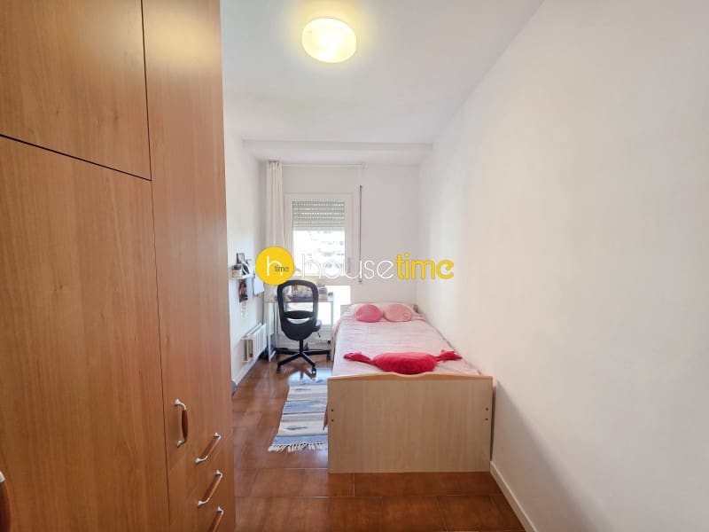 3 makuuhuone Asunto myytävänä paikassa Premia de Mar mukana 
autotalli - 395 000 € (Ref: 9475001)