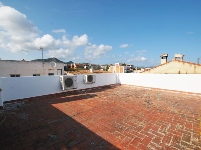 3 bedroom Apartment for rent in Vilassar de Mar - € 1,500 (Ref: 9496416)