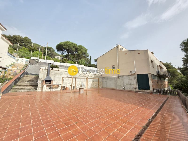 9 sypialnia Willa na sprzedaż w Argentona z garażem - 735 000 € (Ref: 9948428)