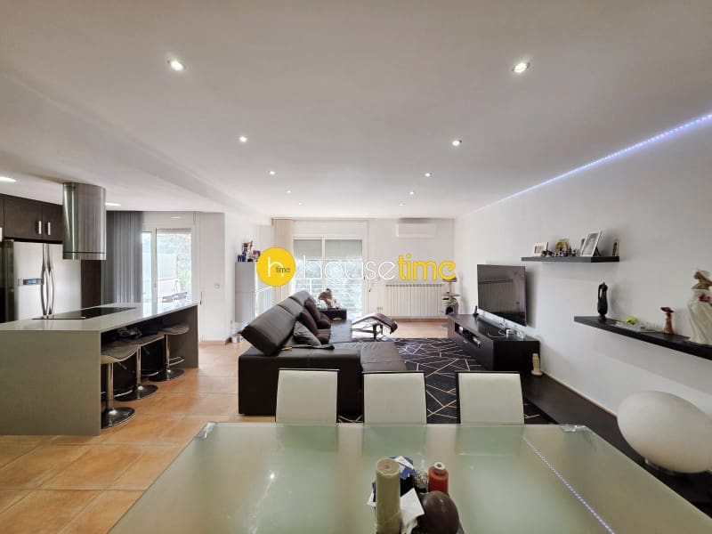 9 sypialnia Willa na sprzedaż w Argentona z garażem - 735 000 € (Ref: 9948428)