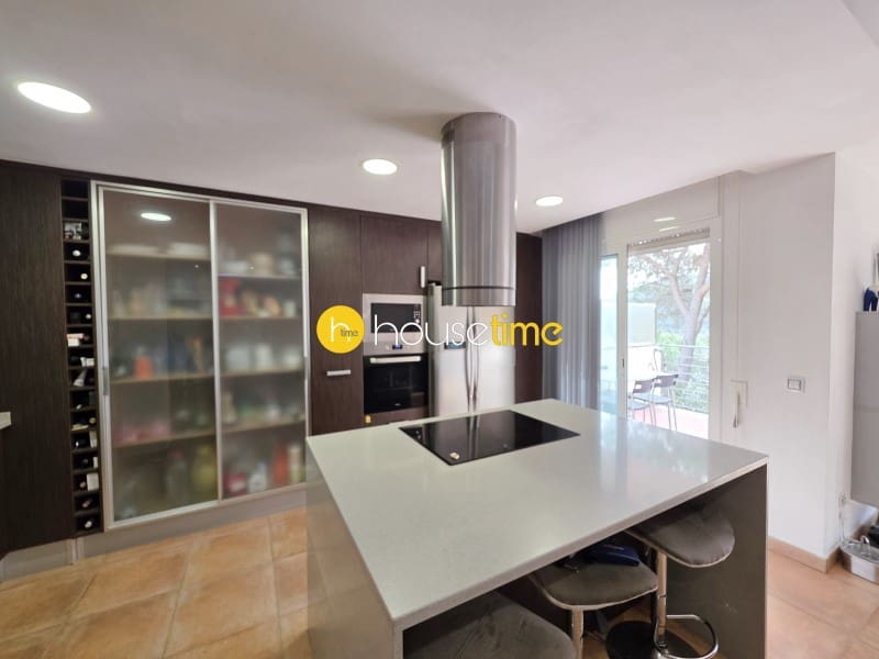 9 sypialnia Willa na sprzedaż w Argentona z garażem - 735 000 € (Ref: 9948428)