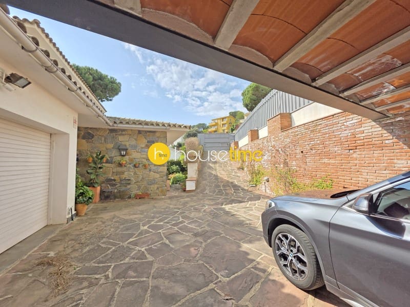 5 Zimmer Villa zu verkaufen in Cabrils mit Garage - 770.000 € (Ref: 9948429)