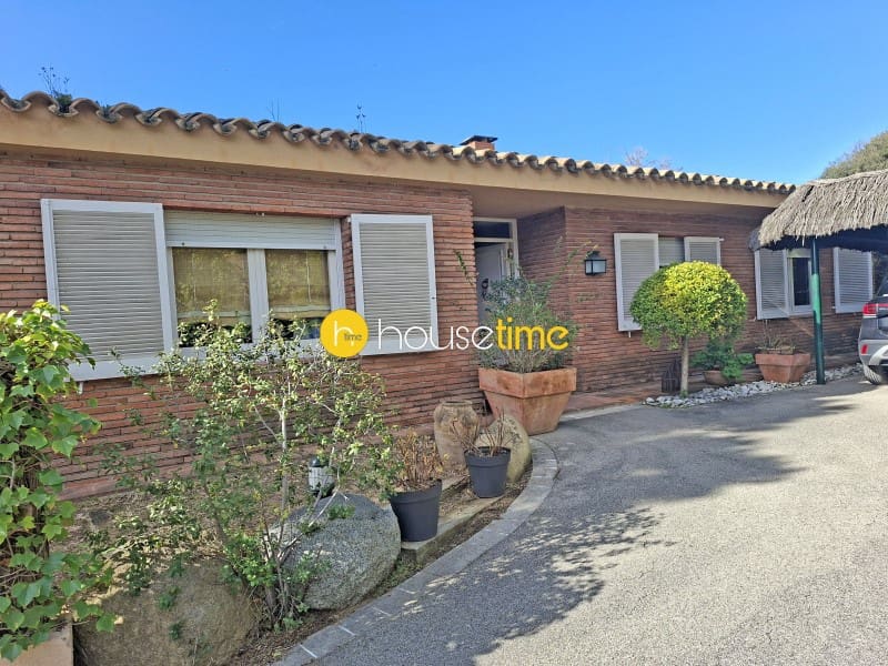 5 soveværelse Villa til salg i Sant Vicenc de Montalt med garage - € 995.000 (Ref: 9948430)