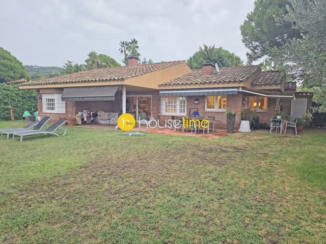5 Zimmer Villa zu verkaufen in Sant Vicenç de Montalt mit Pool Garage - 995.000 € (Ref: 9948430)