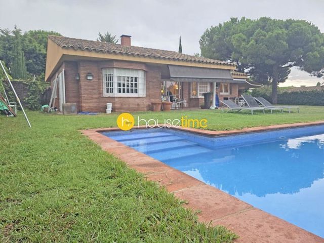 5 Zimmer Villa zu verkaufen in Sant Vicenç de Montalt mit Pool Garage - 995.000 € (Ref: 9948430)