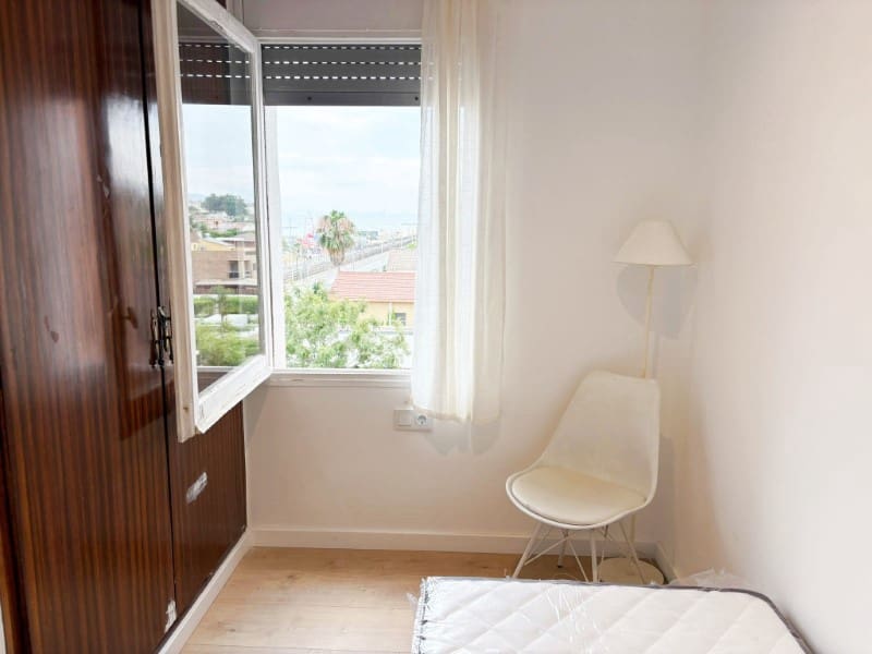 3 bedroom Apartment for rent in Premia de Mar - € 1,800 (Ref: 9957934)