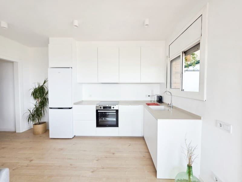 3 bedroom Apartment for rent in Premia de Mar - € 1,800 (Ref: 9957934)
