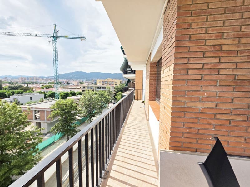 3 bedroom Apartment for rent in Premia de Mar - € 1,800 (Ref: 9957934)