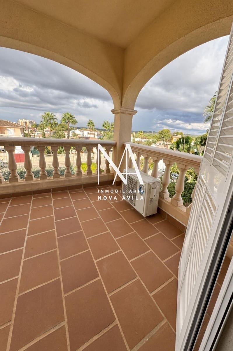 4 slaapkamer Halfvrijstaande villa te koop in Les Palmeres met zwembad garage - € 1.199.000 (Ref: 10094754)