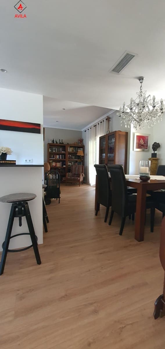 4 makuuhuone Paritalo myytävänä paikassa Puig de Ros mukana uima-altaan - 990 000 € (Ref: 9999246)