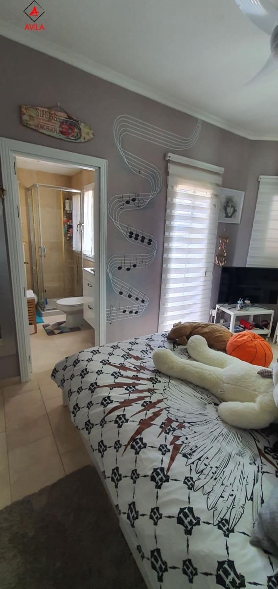4 makuuhuone Paritalo myytävänä paikassa Puig de Ros mukana uima-altaan - 990 000 € (Ref: 9999246)
