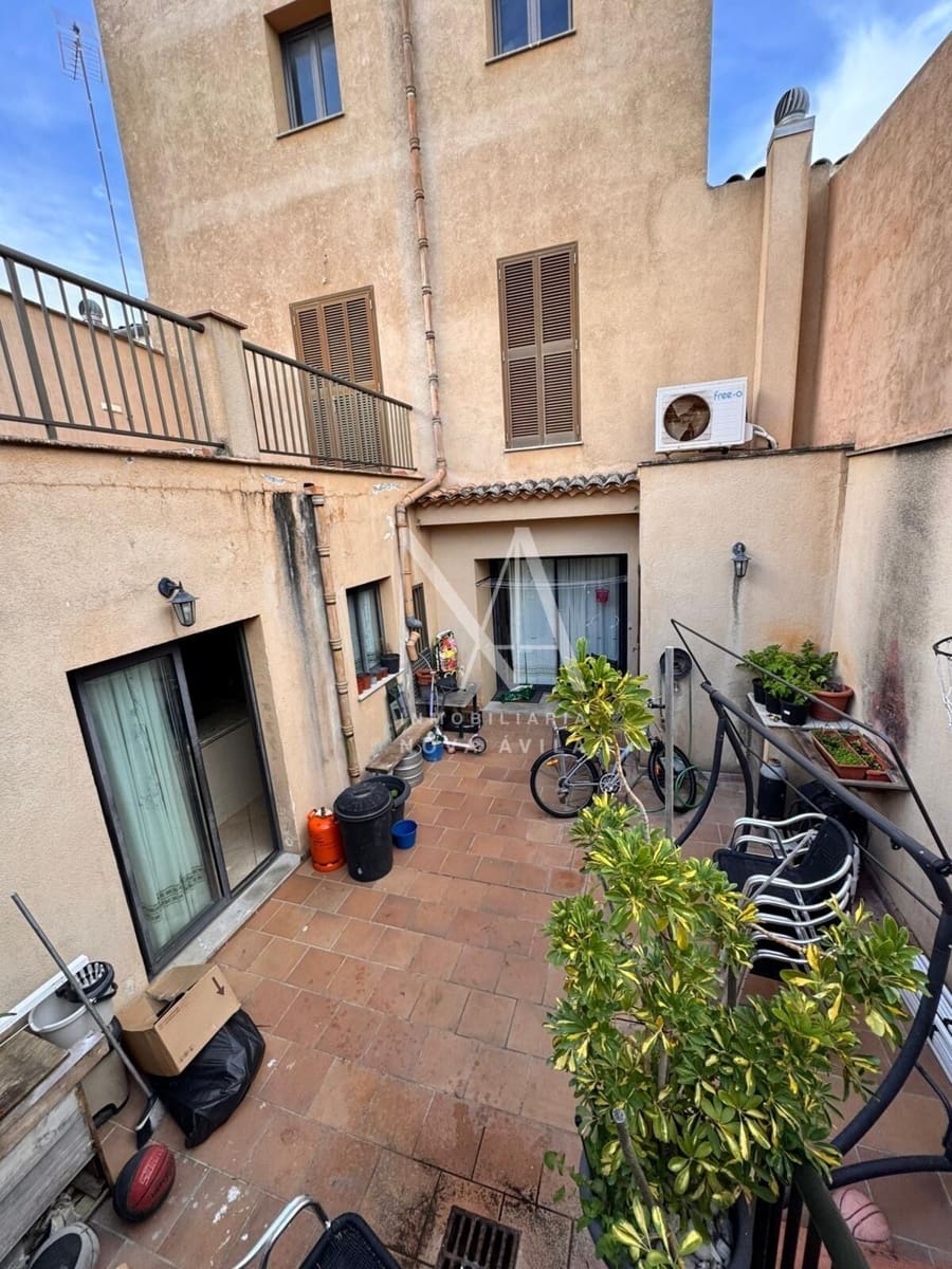5 bedroom Villa for sale in Vilafranca de Bonany with garage - € 699,999 (Ref: 9999256)