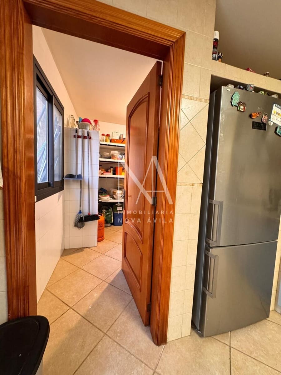 5 bedroom Villa for sale in Vilafranca de Bonany with garage - € 699,999 (Ref: 9999256)