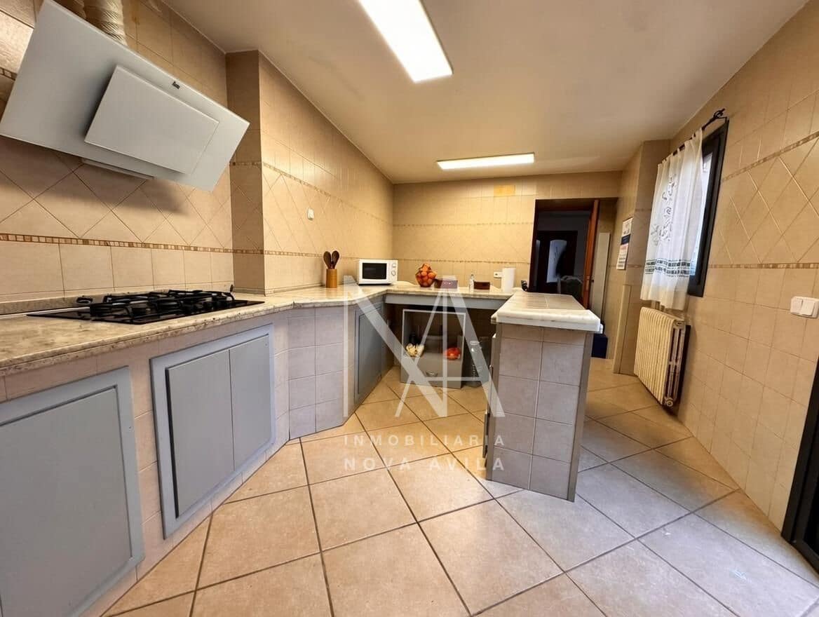 5 bedroom Villa for sale in Vilafranca de Bonany with garage - € 699,999 (Ref: 9999256)