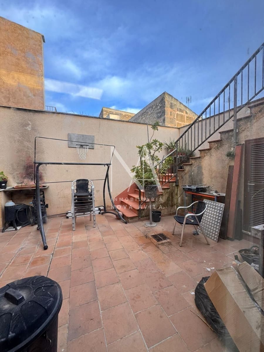 5 bedroom Villa for sale in Vilafranca de Bonany with garage - € 699,999 (Ref: 9999256)