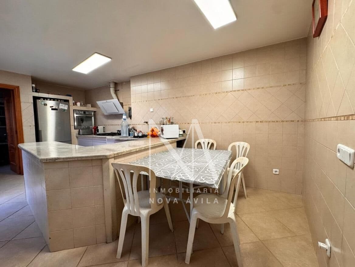 5 bedroom Villa for sale in Vilafranca de Bonany with garage - € 699,999 (Ref: 9999256)