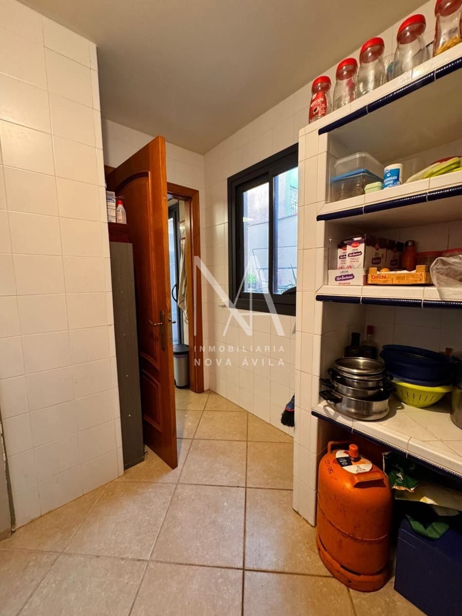 5 bedroom Villa for sale in Vilafranca de Bonany with garage - € 699,999 (Ref: 9999256)