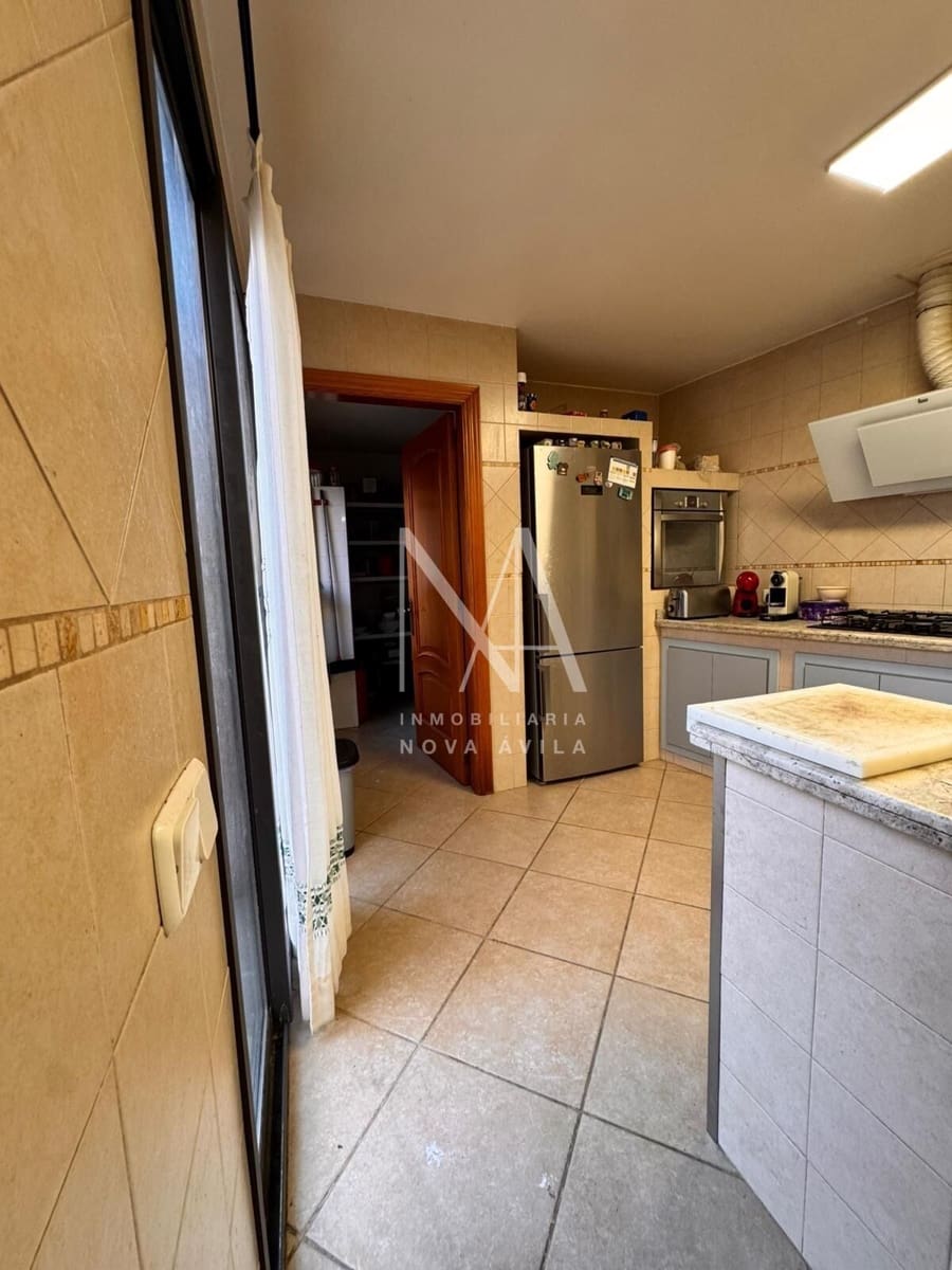 5 bedroom Villa for sale in Vilafranca de Bonany with garage - € 699,999 (Ref: 9999256)