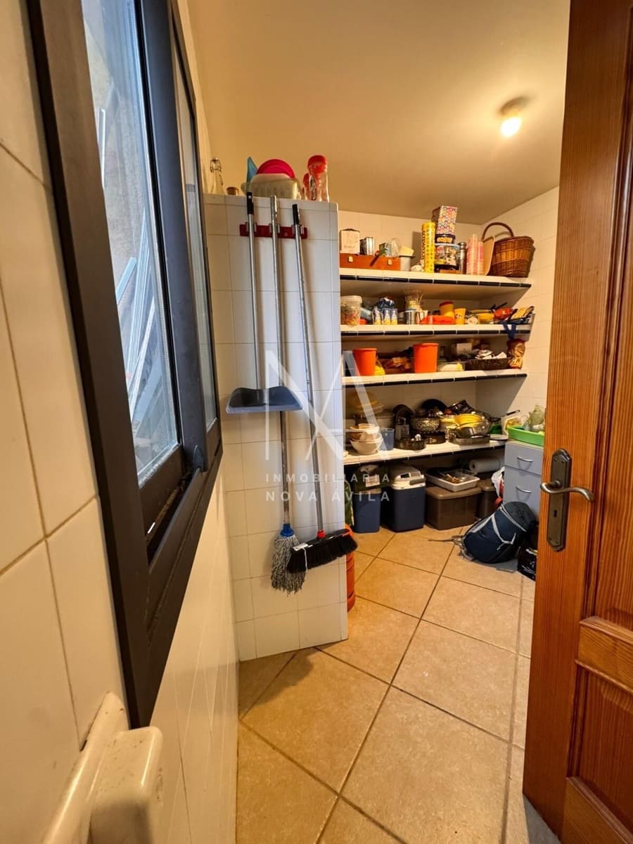 5 bedroom Villa for sale in Vilafranca de Bonany with garage - € 699,999 (Ref: 9999256)