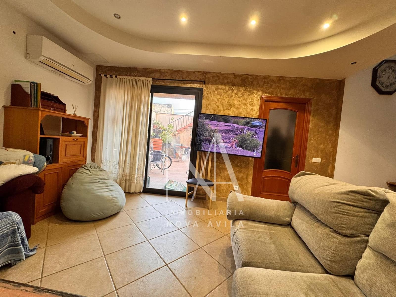 5 bedroom Villa for sale in Vilafranca de Bonany with garage - € 699,999 (Ref: 9999256)