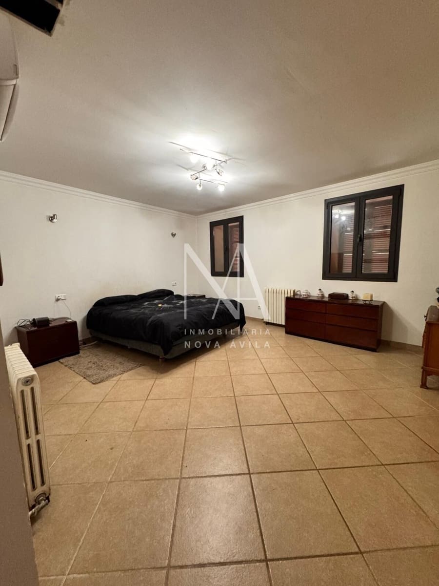 5 bedroom Villa for sale in Vilafranca de Bonany with garage - € 699,999 (Ref: 9999256)