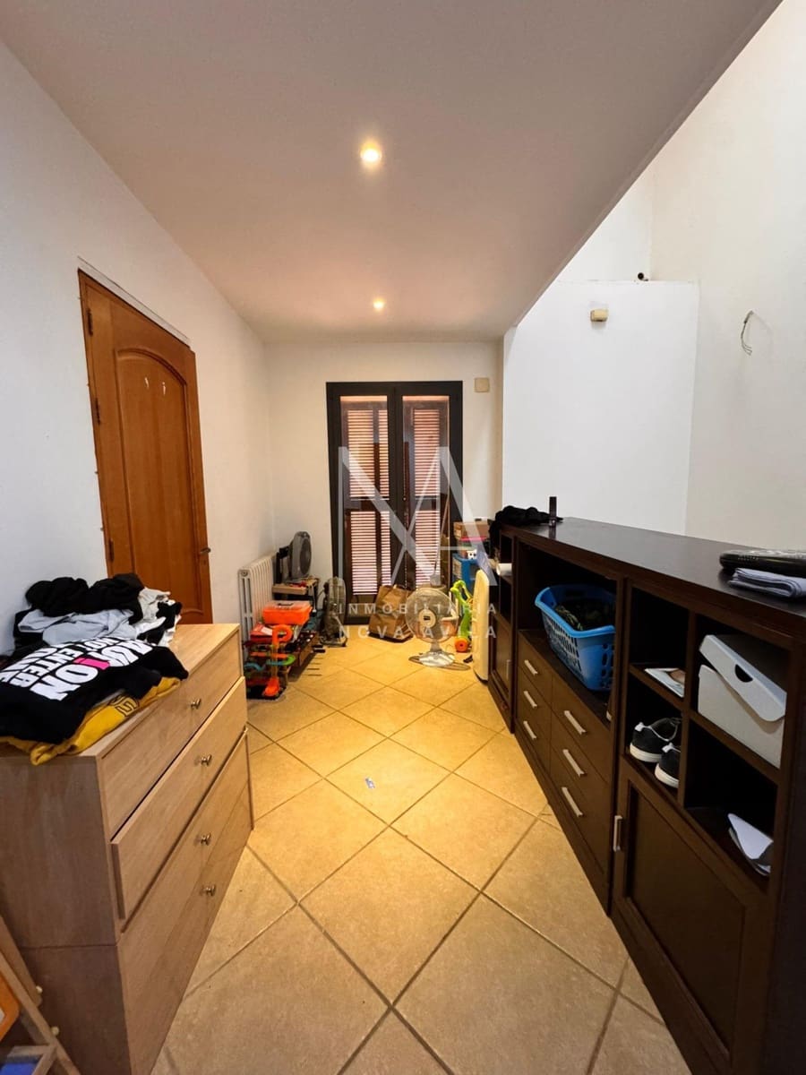 5 bedroom Villa for sale in Vilafranca de Bonany with garage - € 699,999 (Ref: 9999256)