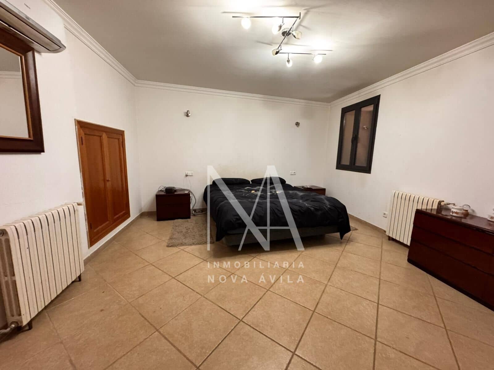 5 bedroom Villa for sale in Vilafranca de Bonany with garage - € 699,999 (Ref: 9999256)