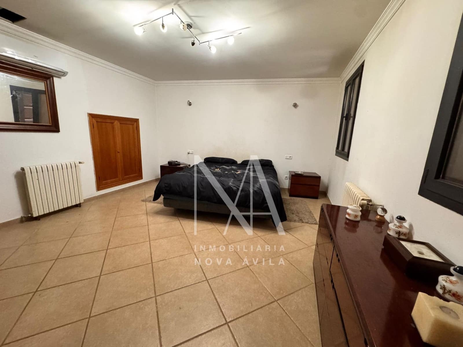 5 bedroom Villa for sale in Vilafranca de Bonany with garage - € 699,999 (Ref: 9999256)