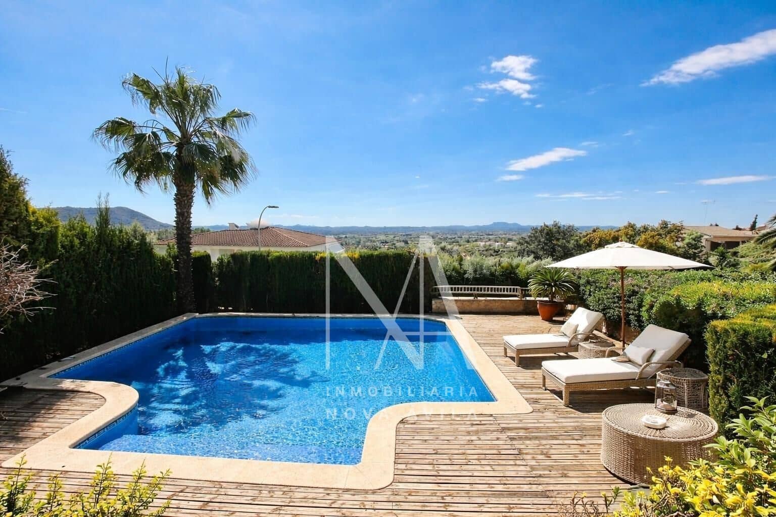 Chalet de 4 habitaciones en Inca en venta con piscina garaje - 1.289.000 € (Ref: 9999258)