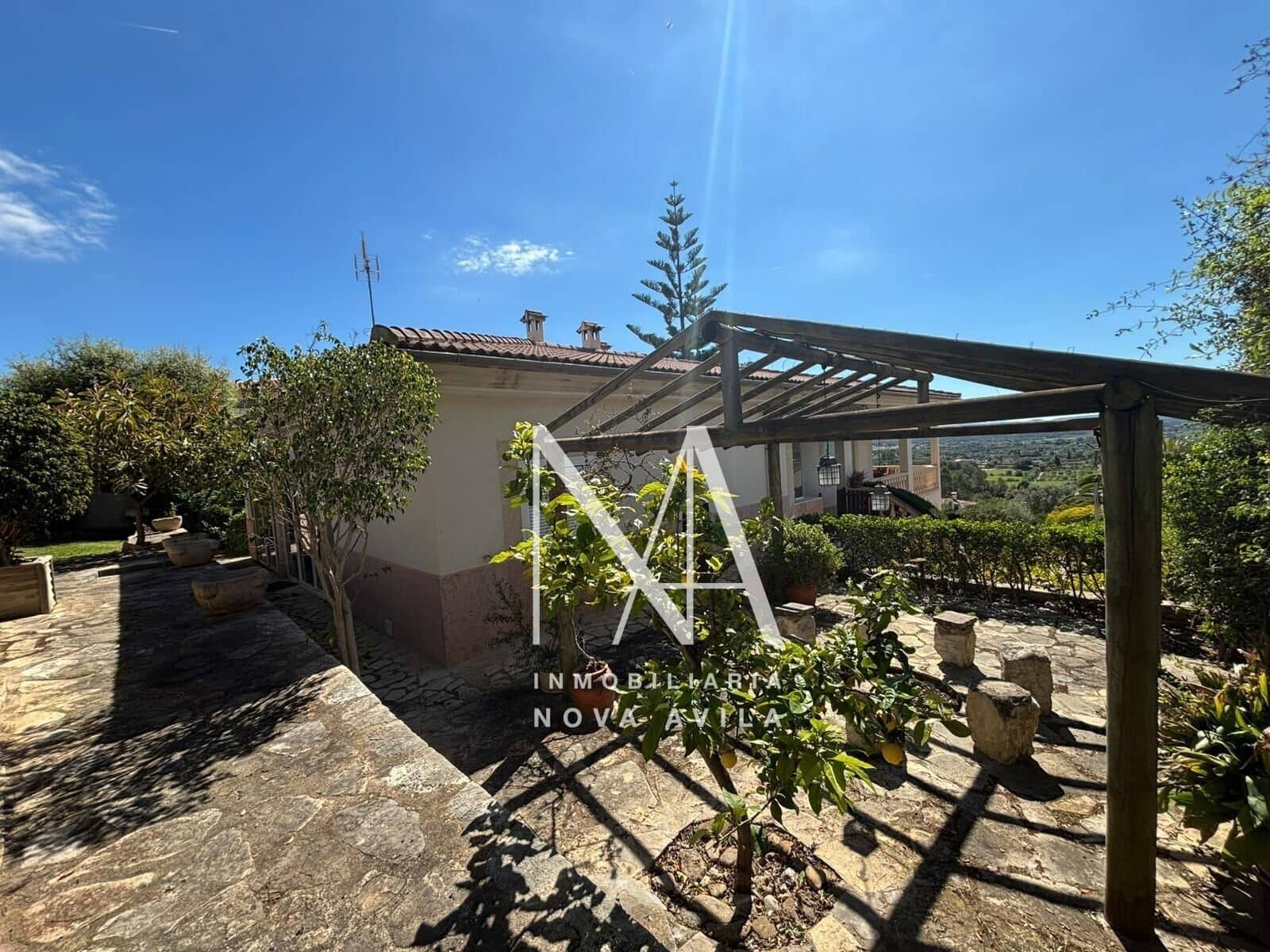 Chalet de 4 habitaciones en Inca en venta con piscina garaje - 1.289.000 € (Ref: 9999258)