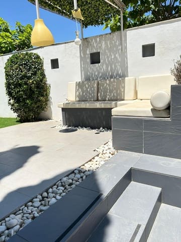 4 bedroom Semi-detached Villa for sale in Palomares del Río with pool - € 352,000 (Ref: 9107688)