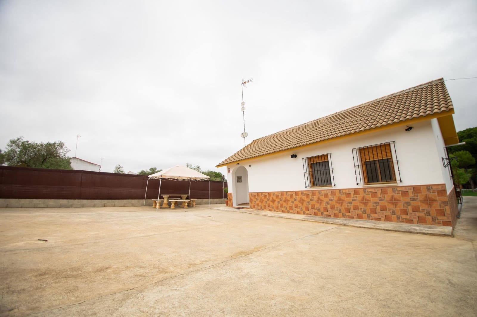 3 sypialnia Willa na sprzedaż w Hinojos z basenem - 139 000 € (Ref: 9134503)