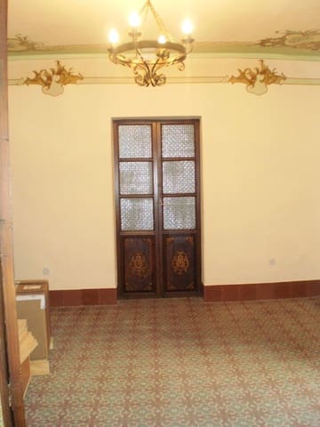 11 bedroom Townhouse for sale in Montánchez - € 250,000 (Ref: 9306400)